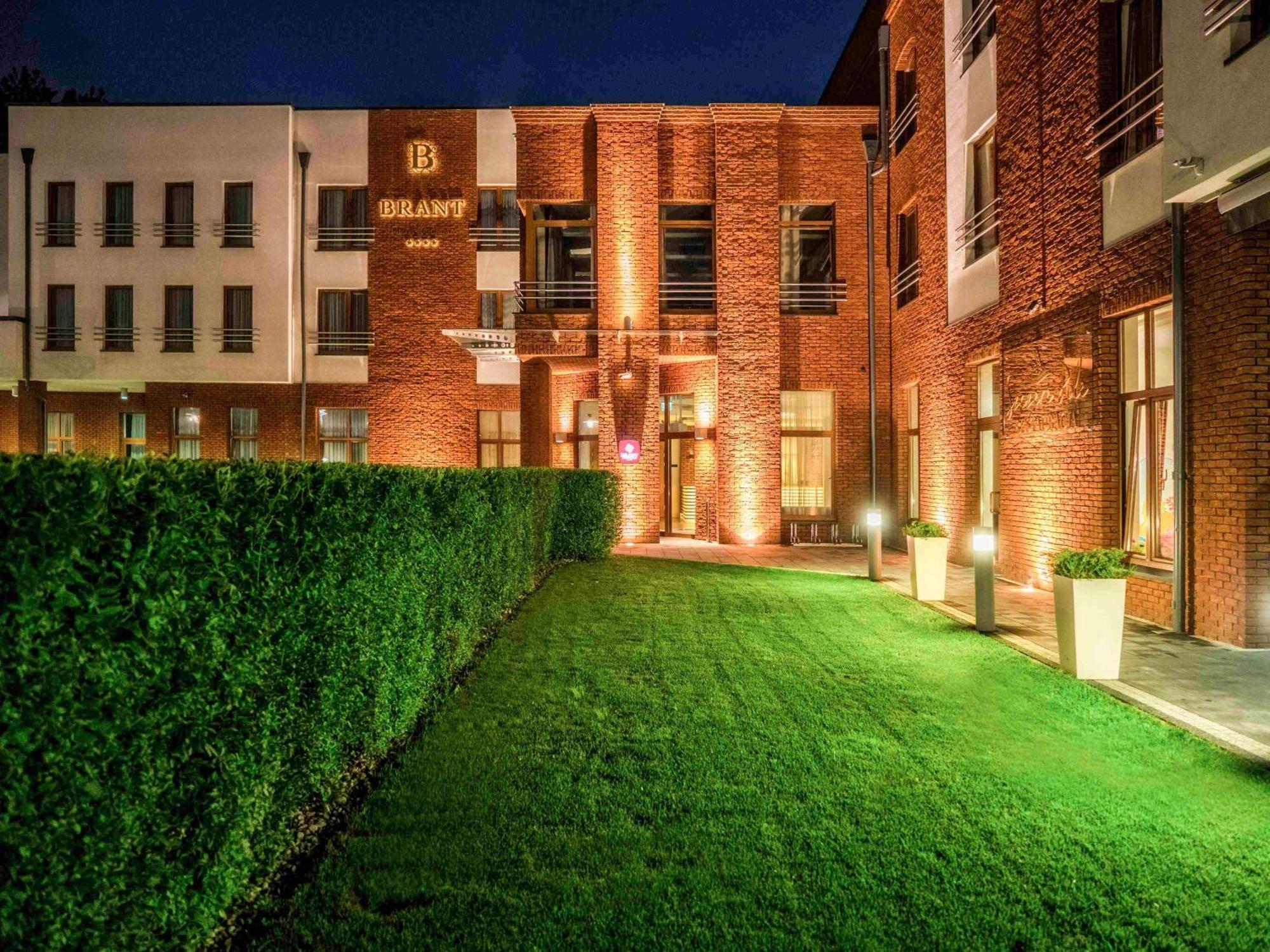 Mercure Wiazowna Brant Exteriör bild